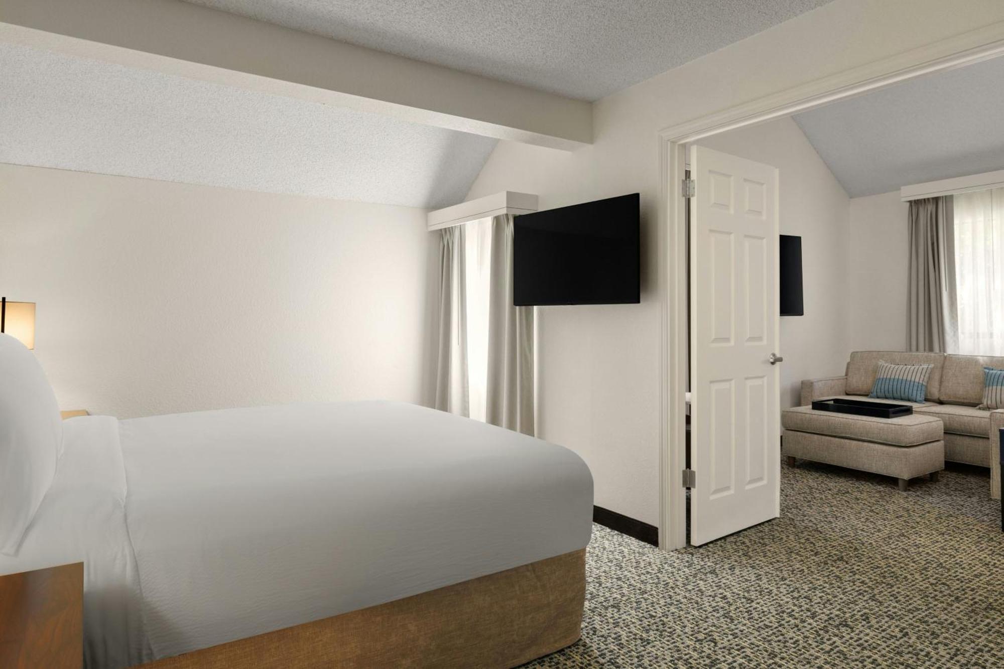 2 Bedroom 2 Bathroom Bi-Level Suite