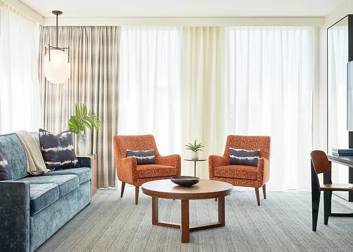 Hotel: The Ameswell Hotel